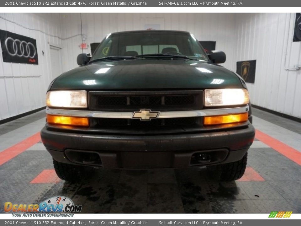 2001 Chevrolet S10 ZR2 Extended Cab 4x4 Forest Green Metallic / Graphite Photo #4
