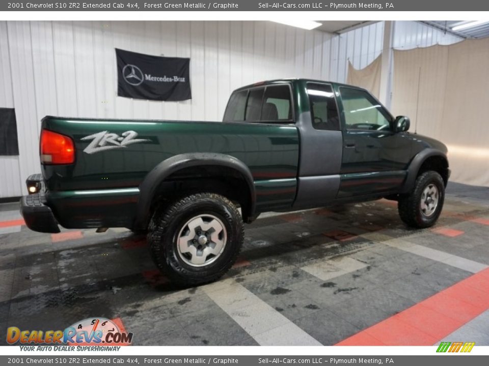 2001 Chevrolet S10 ZR2 Extended Cab 4x4 Forest Green Metallic / Graphite Photo #7