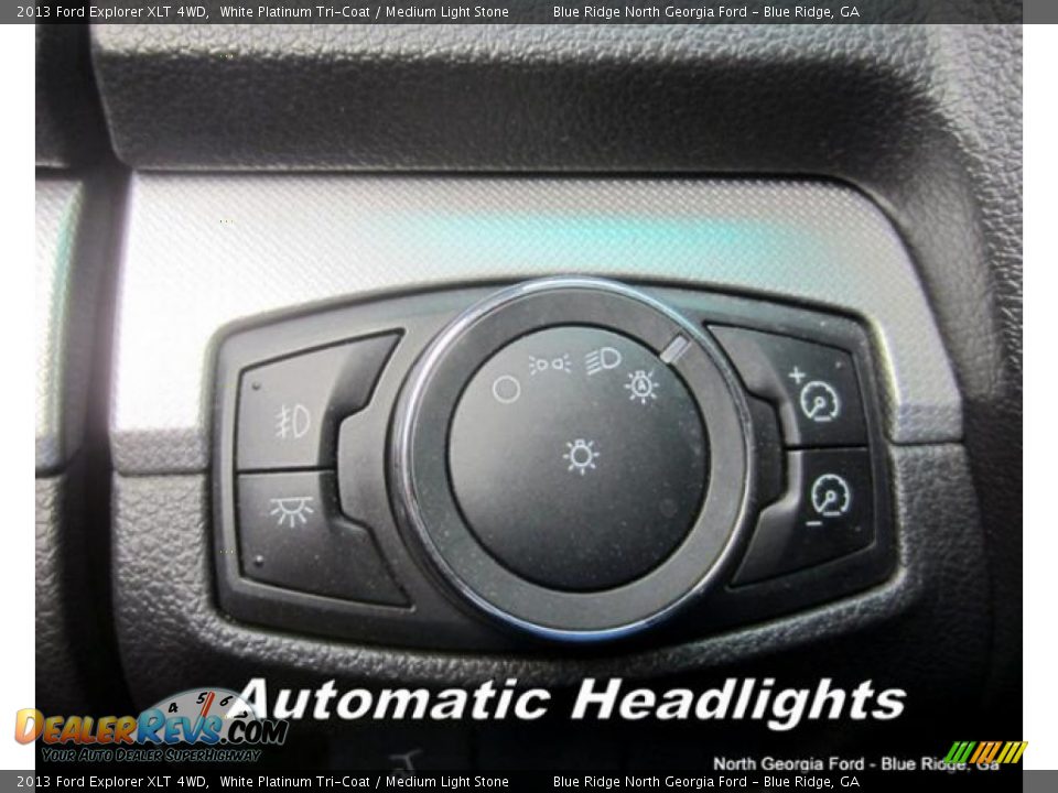 2013 Ford Explorer XLT 4WD White Platinum Tri-Coat / Medium Light Stone Photo #25