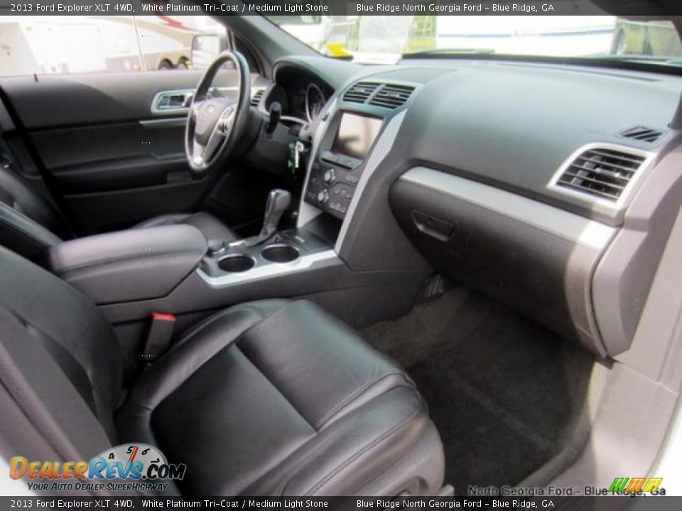 2013 Ford Explorer XLT 4WD White Platinum Tri-Coat / Medium Light Stone Photo #32