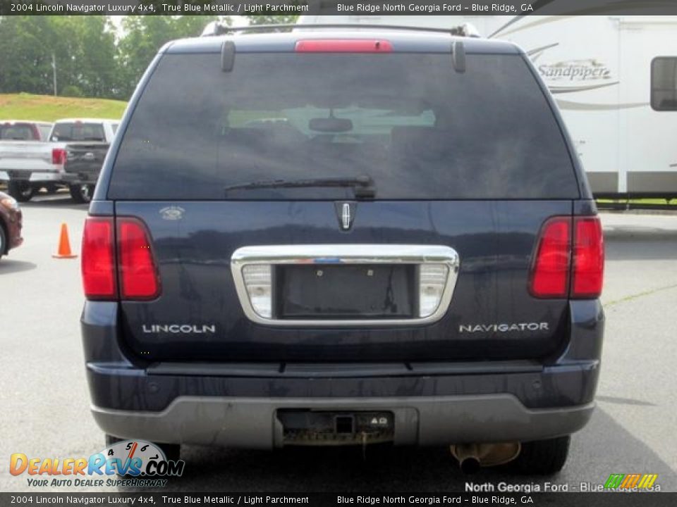 2004 Lincoln Navigator Luxury 4x4 True Blue Metallic / Light Parchment Photo #4