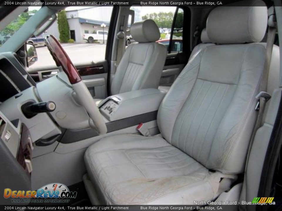 2004 Lincoln Navigator Luxury 4x4 True Blue Metallic / Light Parchment Photo #11