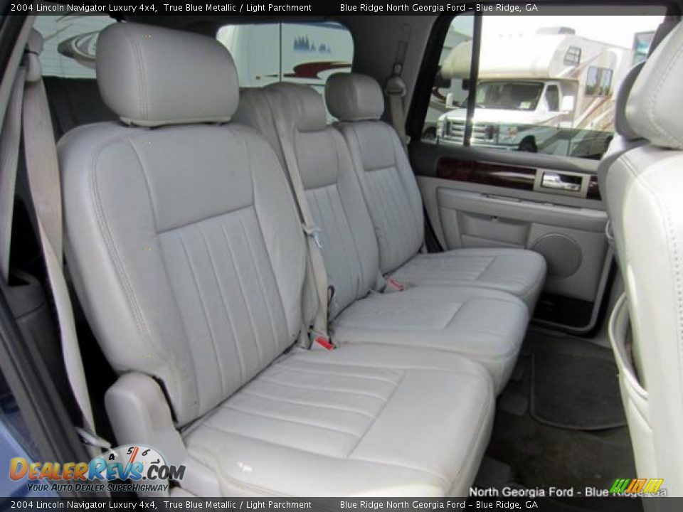 2004 Lincoln Navigator Luxury 4x4 True Blue Metallic / Light Parchment Photo #14