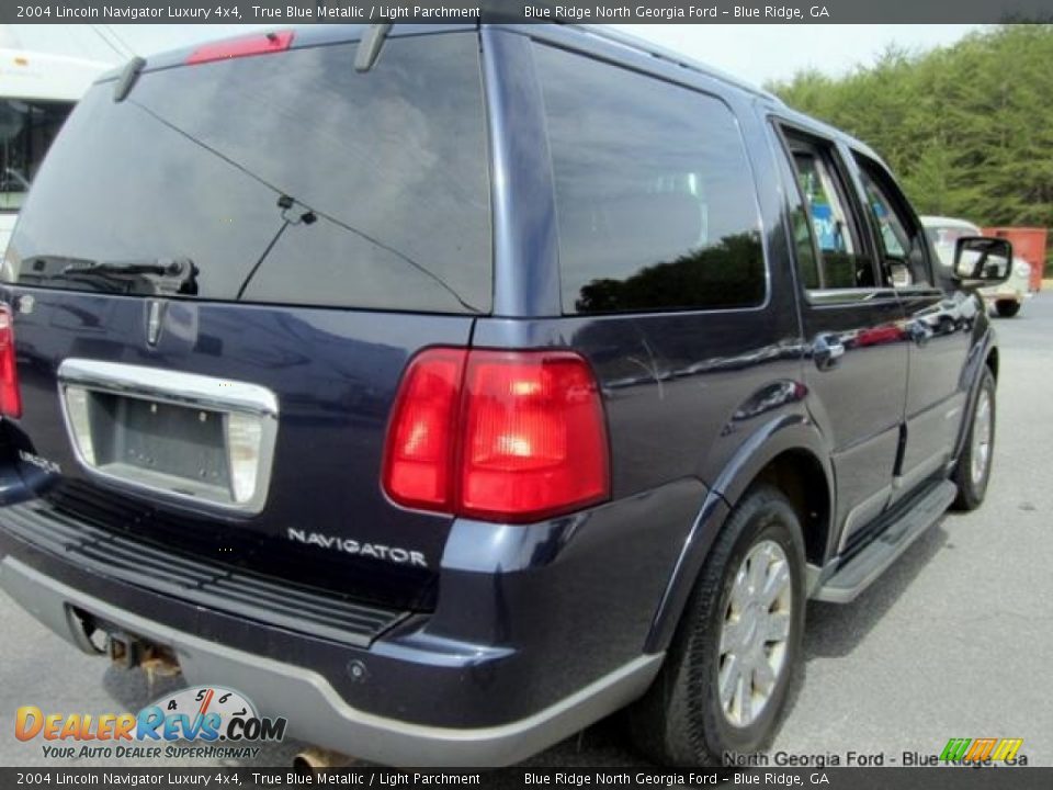 2004 Lincoln Navigator Luxury 4x4 True Blue Metallic / Light Parchment Photo #29
