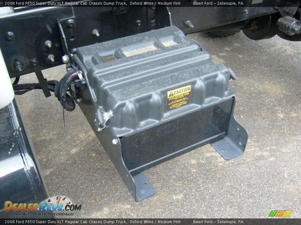 2008 Ford F650 Super Duty XLT Regular Cab Chassis Dump Truck Oxford White / Medium Flint Photo #10