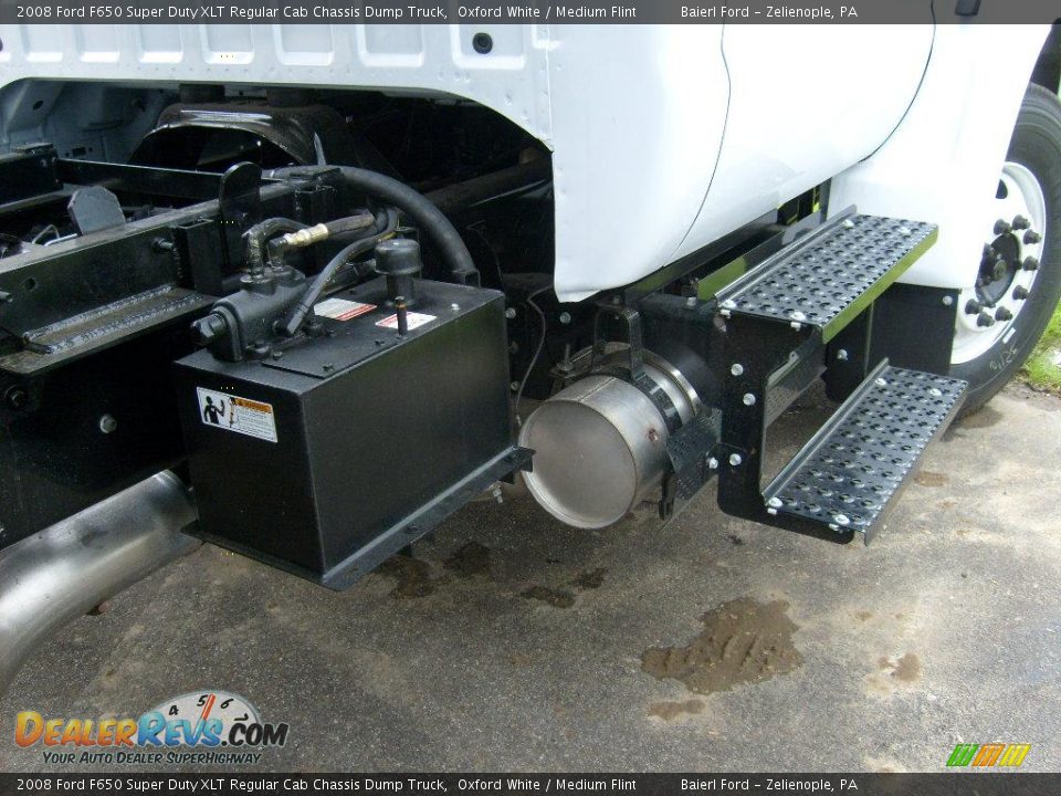2008 Ford F650 Super Duty XLT Regular Cab Chassis Dump Truck Oxford White / Medium Flint Photo #11