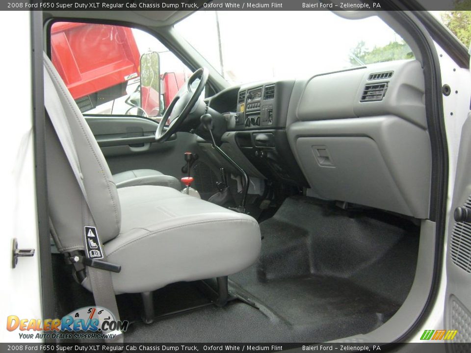2008 Ford F650 Super Duty XLT Regular Cab Chassis Dump Truck Oxford White / Medium Flint Photo #20