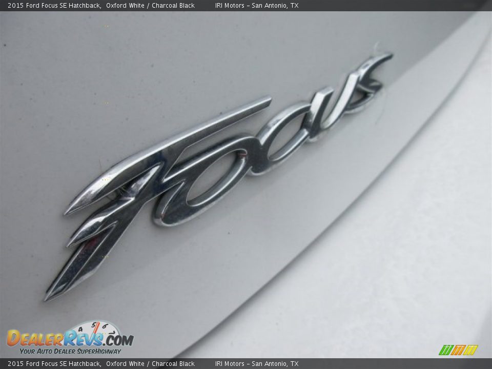2015 Ford Focus SE Hatchback Oxford White / Charcoal Black Photo #5