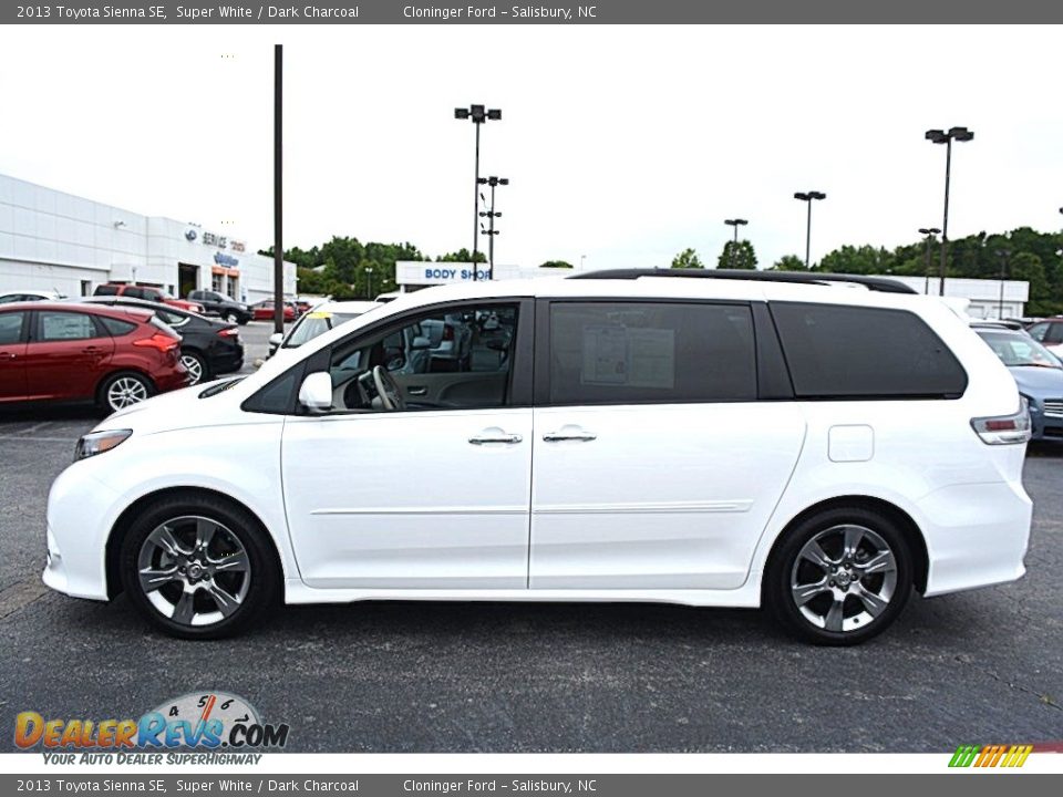 2013 Toyota Sienna SE Super White / Dark Charcoal Photo #6