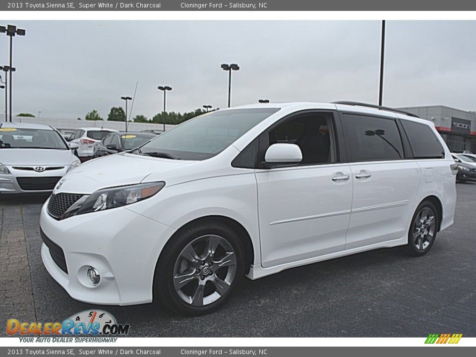 2013 Toyota Sienna SE Super White / Dark Charcoal Photo #7