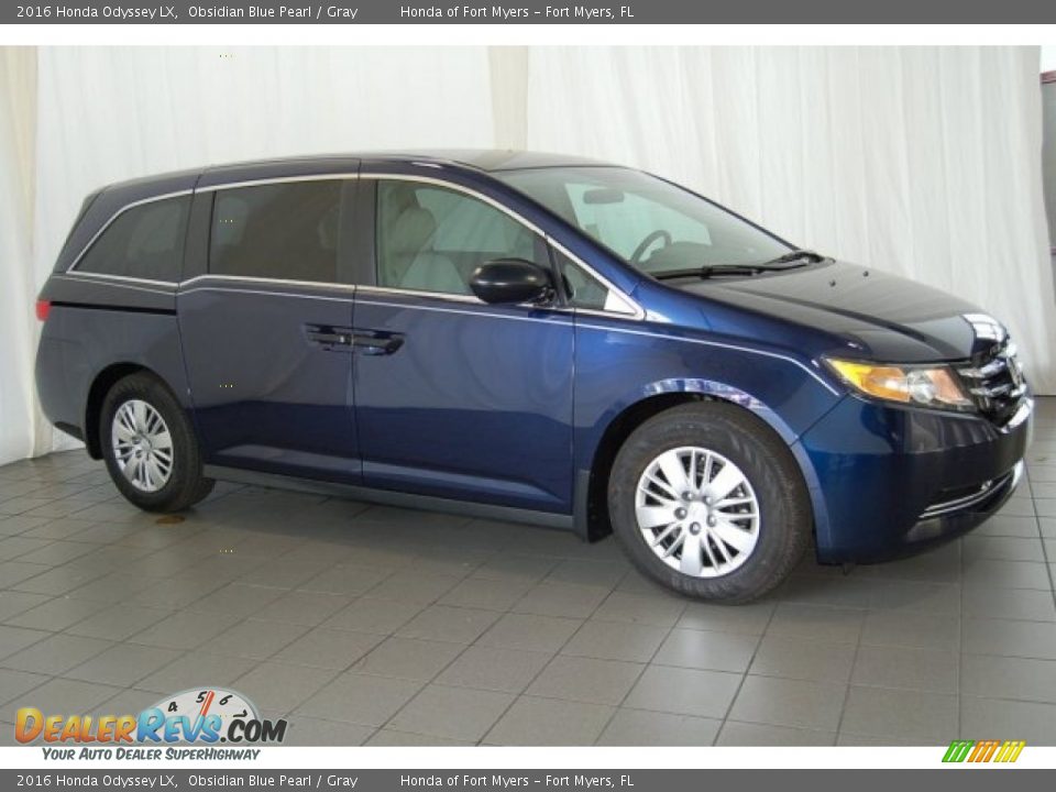 Front 3/4 View of 2016 Honda Odyssey LX Photo #5