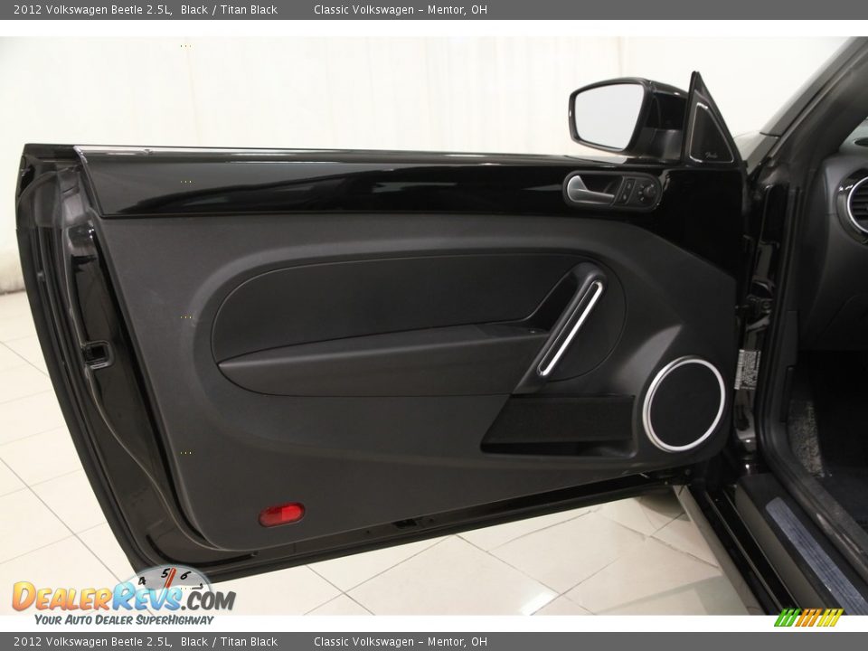 2012 Volkswagen Beetle 2.5L Black / Titan Black Photo #4