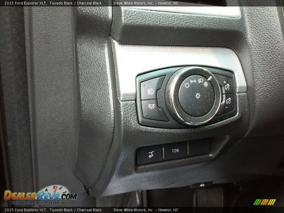 2015 Ford Explorer XLT Tuxedo Black / Charcoal Black Photo #16