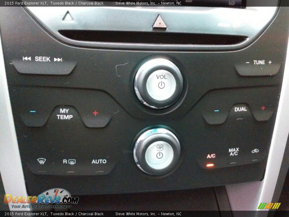 2015 Ford Explorer XLT Tuxedo Black / Charcoal Black Photo #26