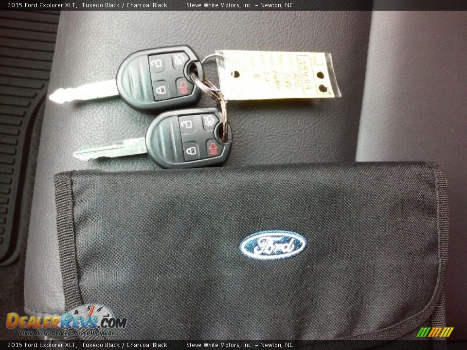 2015 Ford Explorer XLT Tuxedo Black / Charcoal Black Photo #30