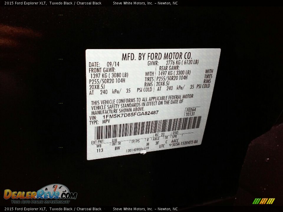 2015 Ford Explorer XLT Tuxedo Black / Charcoal Black Photo #31