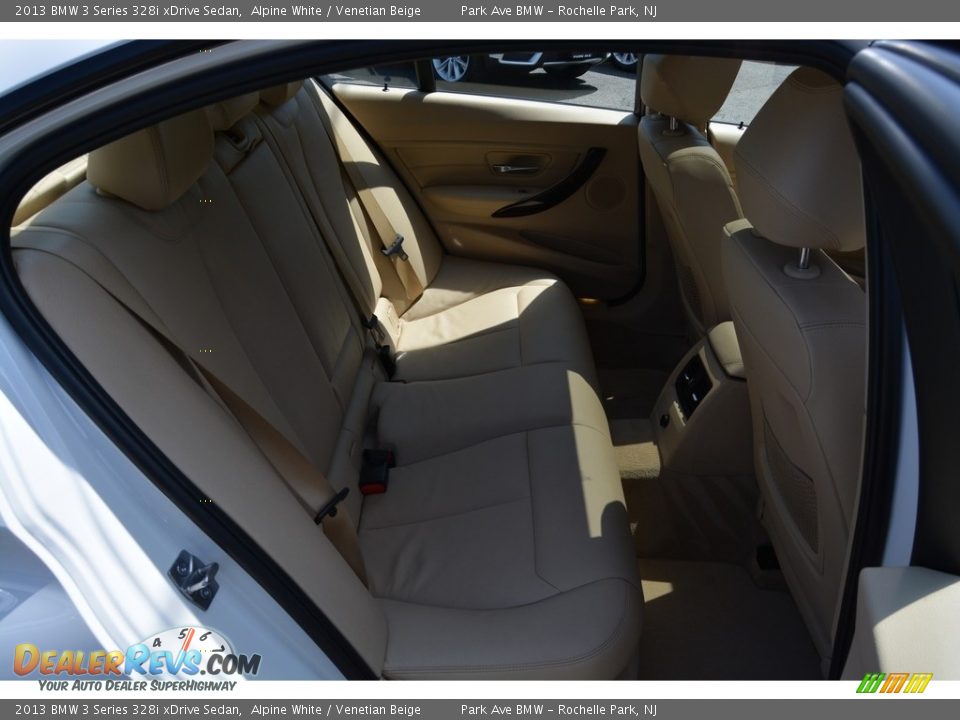 2013 BMW 3 Series 328i xDrive Sedan Alpine White / Venetian Beige Photo #26
