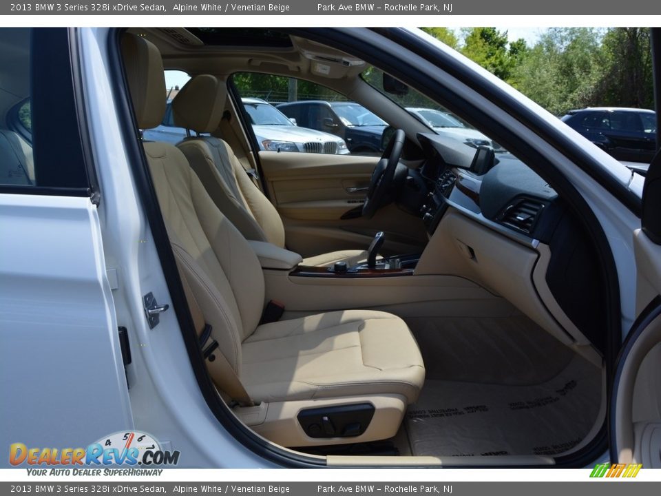 2013 BMW 3 Series 328i xDrive Sedan Alpine White / Venetian Beige Photo #29