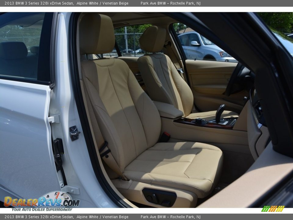 2013 BMW 3 Series 328i xDrive Sedan Alpine White / Venetian Beige Photo #30