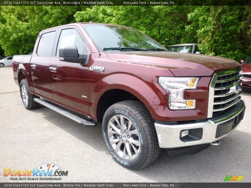 Front 3/4 View of 2016 Ford F150 XLT SuperCrew 4x4 Photo #8