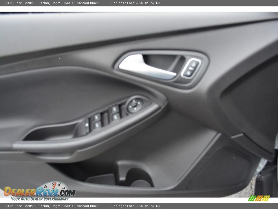 2016 Ford Focus SE Sedan Ingot Silver / Charcoal Black Photo #5