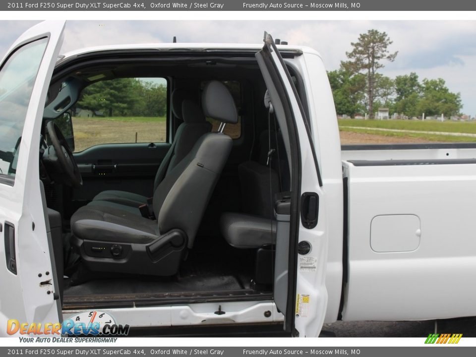 2011 Ford F250 Super Duty XLT SuperCab 4x4 Oxford White / Steel Gray Photo #30