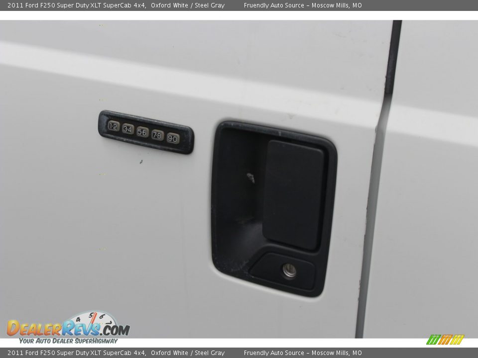 2011 Ford F250 Super Duty XLT SuperCab 4x4 Oxford White / Steel Gray Photo #33