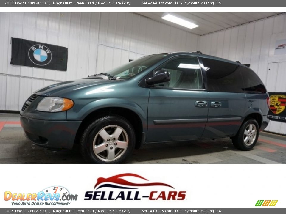 2005 Dodge Caravan SXT Magnesium Green Pearl / Medium Slate Gray Photo #1