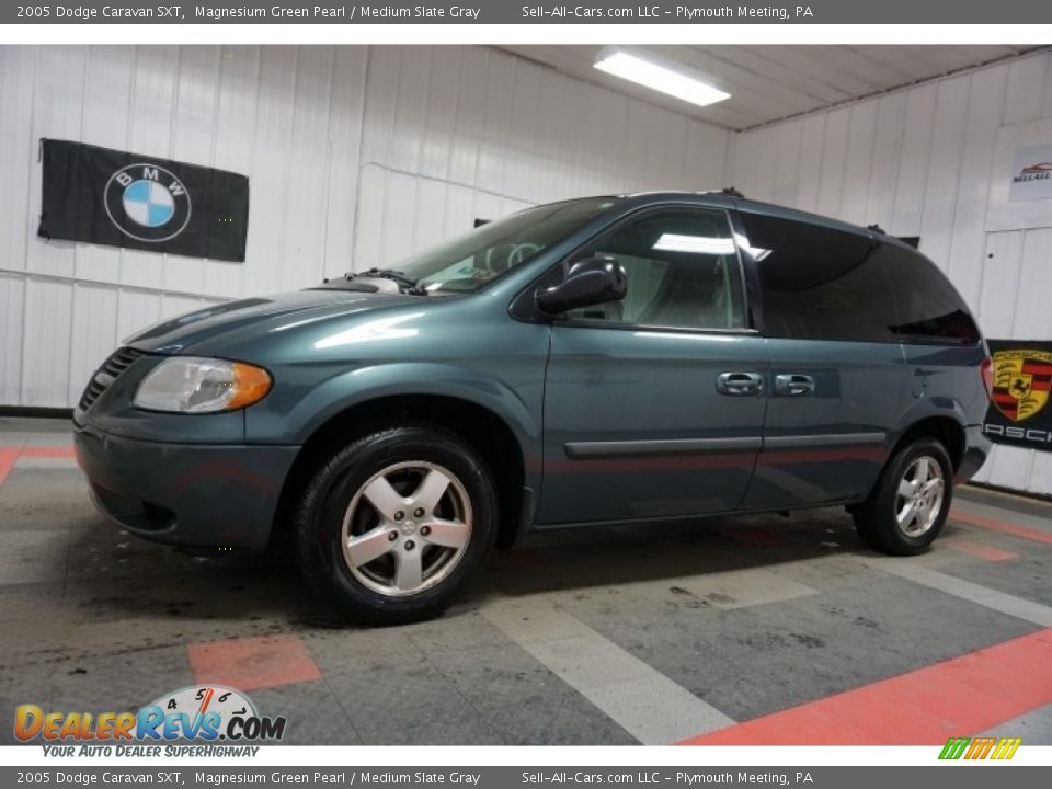 2005 Dodge Caravan SXT Magnesium Green Pearl / Medium Slate Gray Photo #2