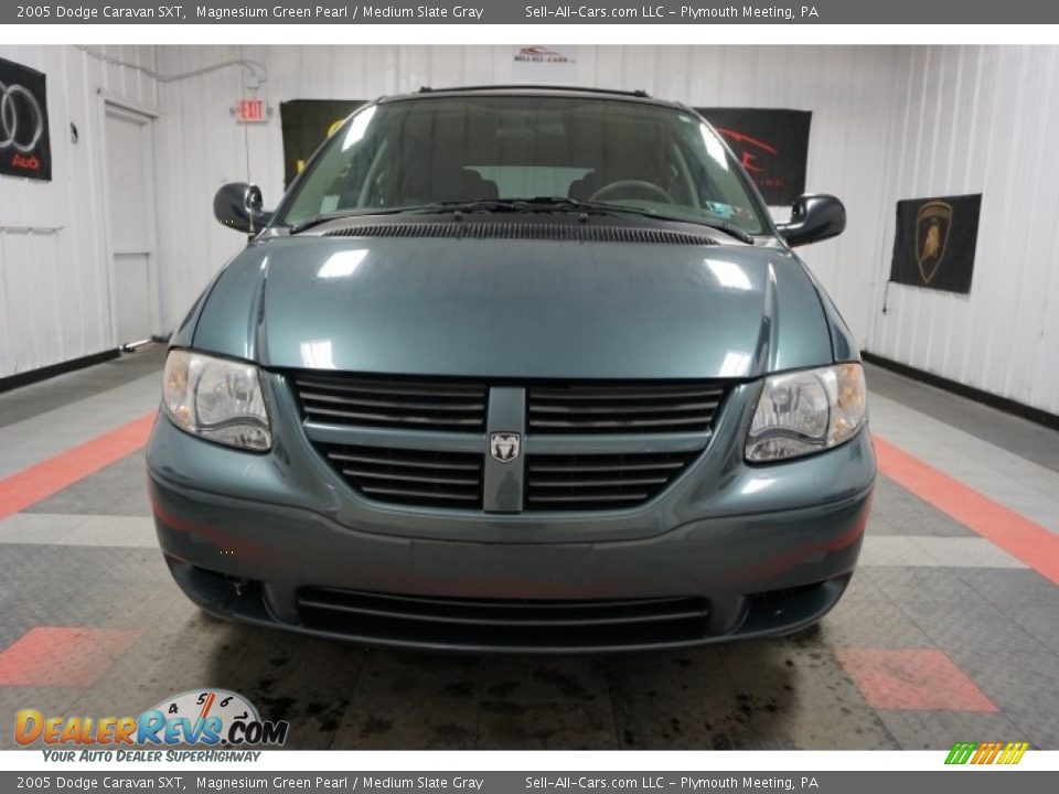 2005 Dodge Caravan SXT Magnesium Green Pearl / Medium Slate Gray Photo #4