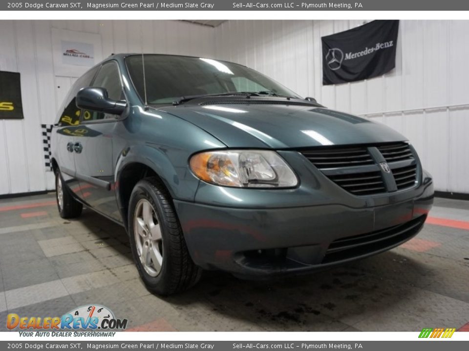 2005 Dodge Caravan SXT Magnesium Green Pearl / Medium Slate Gray Photo #5