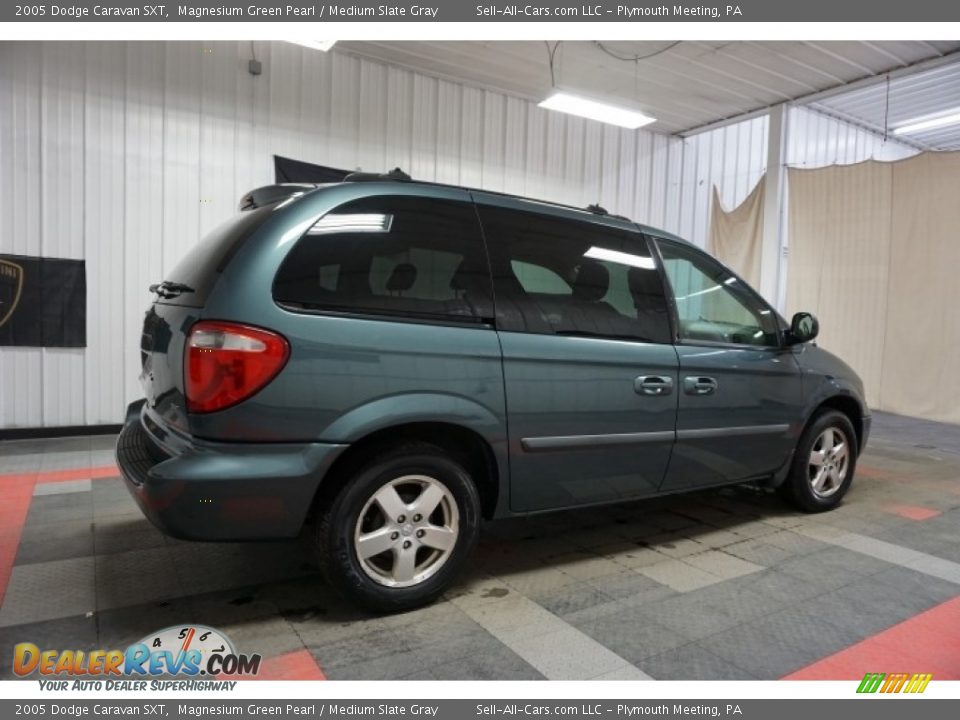 2005 Dodge Caravan SXT Magnesium Green Pearl / Medium Slate Gray Photo #7