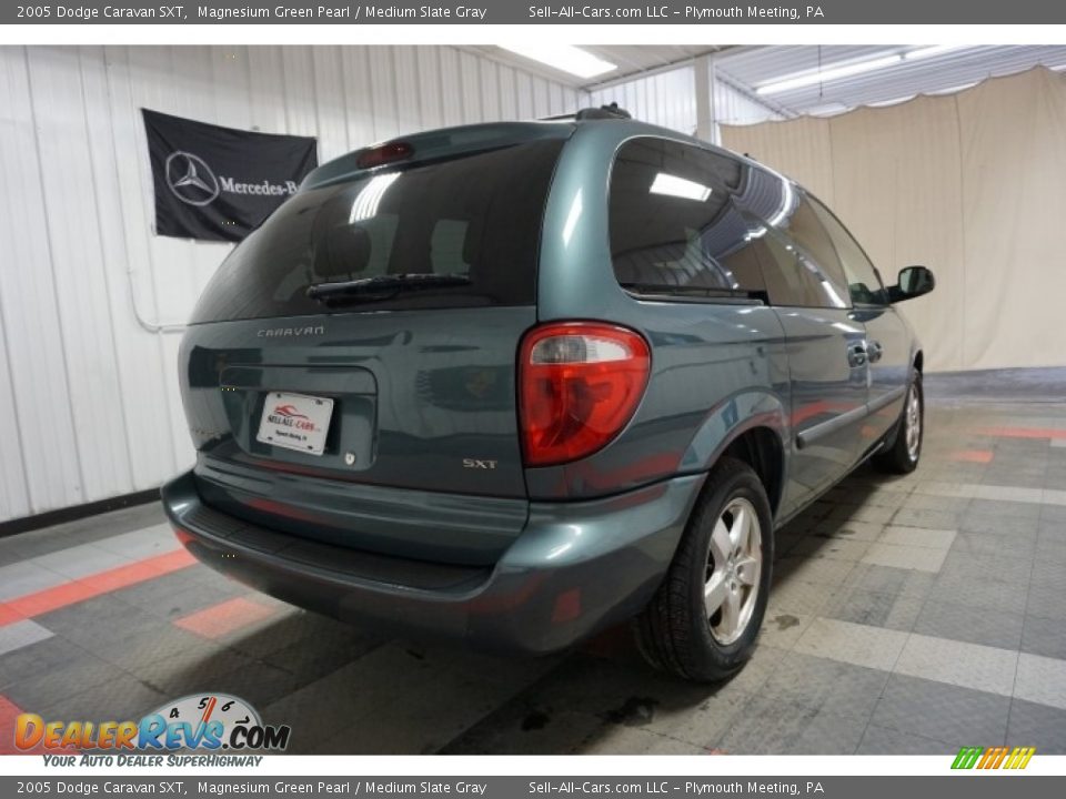2005 Dodge Caravan SXT Magnesium Green Pearl / Medium Slate Gray Photo #8