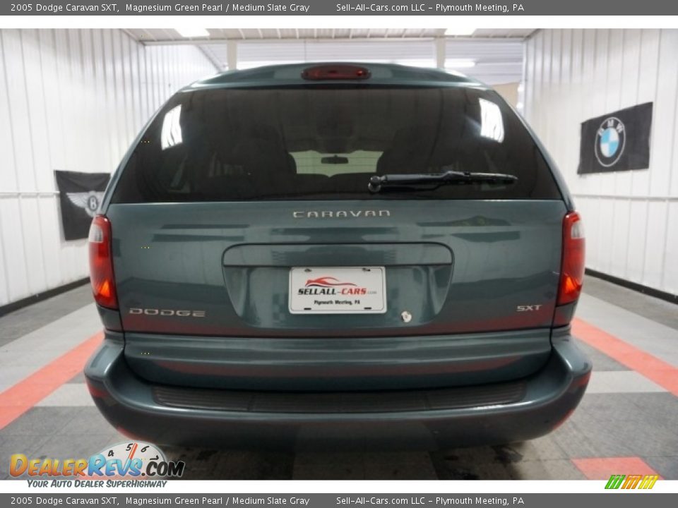 2005 Dodge Caravan SXT Magnesium Green Pearl / Medium Slate Gray Photo #9