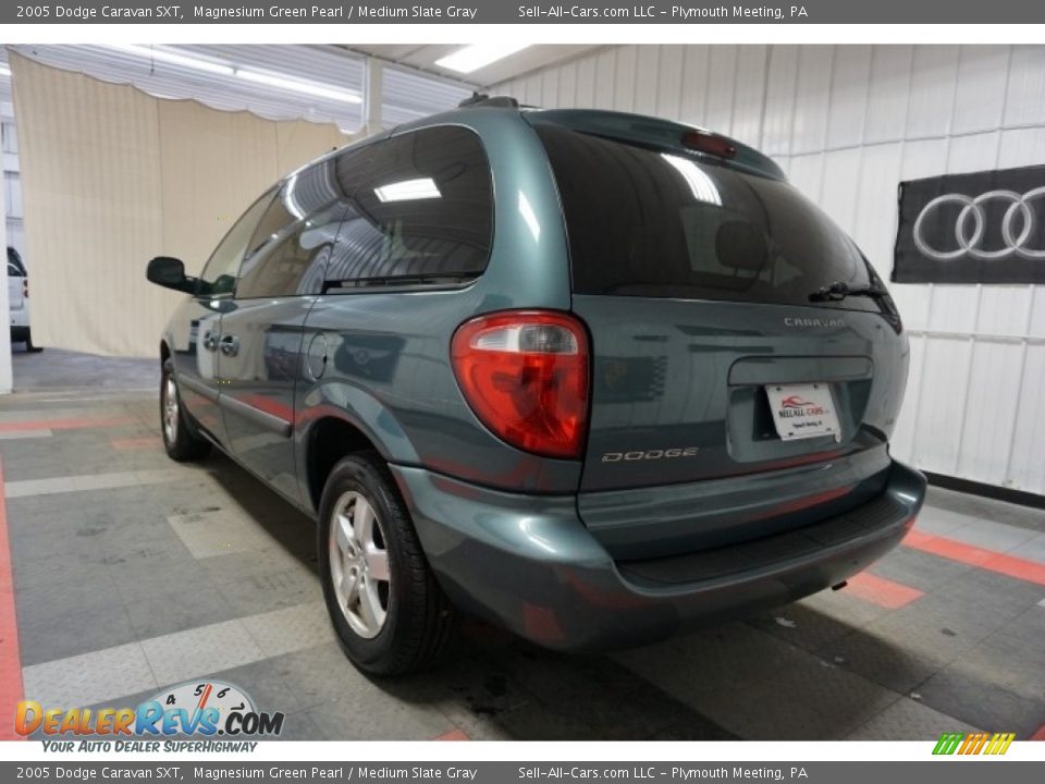 2005 Dodge Caravan SXT Magnesium Green Pearl / Medium Slate Gray Photo #10