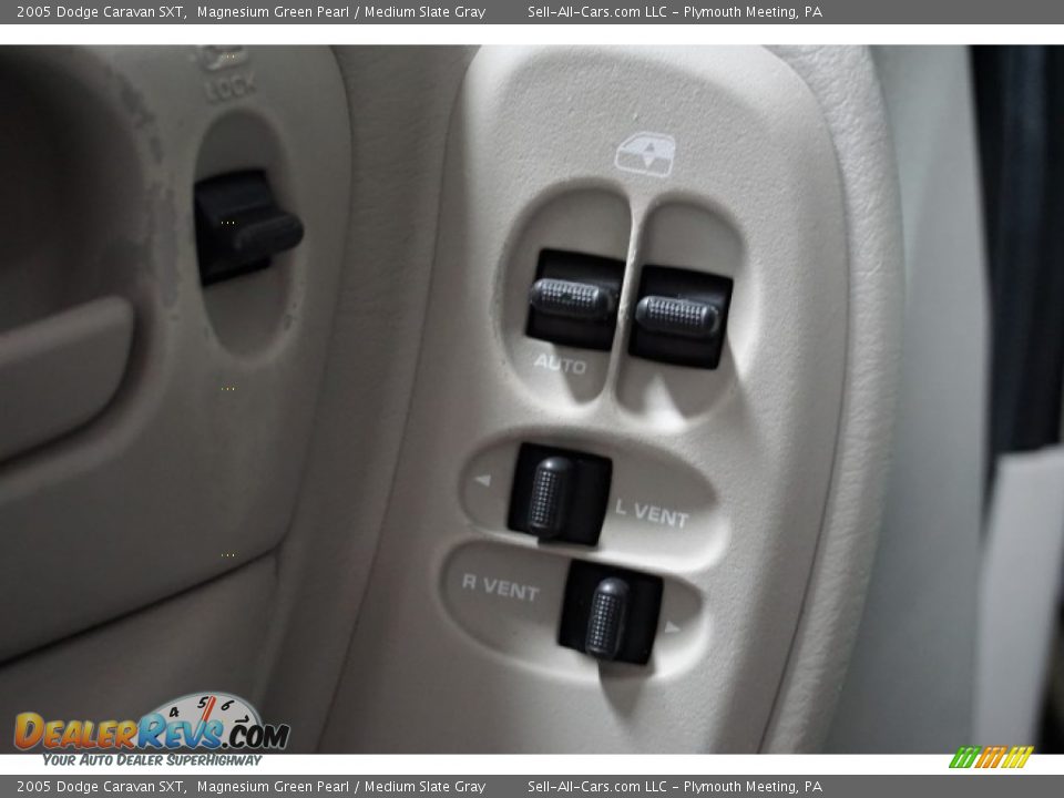 2005 Dodge Caravan SXT Magnesium Green Pearl / Medium Slate Gray Photo #13