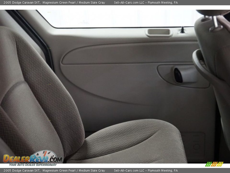2005 Dodge Caravan SXT Magnesium Green Pearl / Medium Slate Gray Photo #15