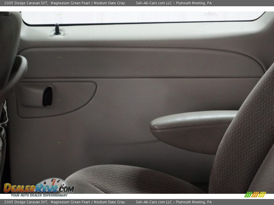 2005 Dodge Caravan SXT Magnesium Green Pearl / Medium Slate Gray Photo #16