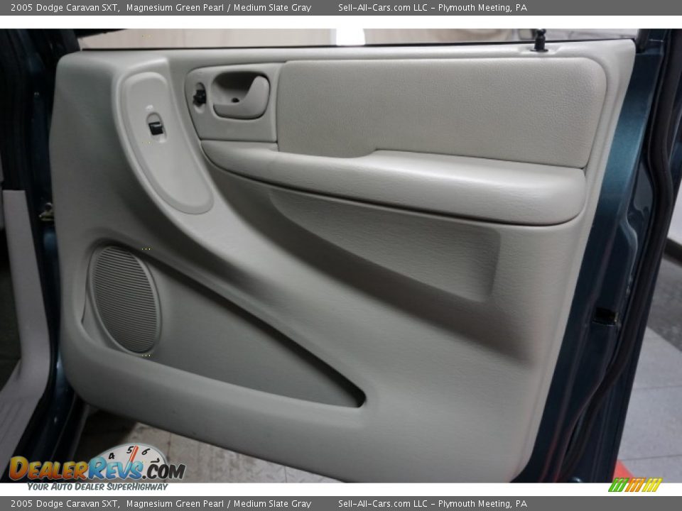 2005 Dodge Caravan SXT Magnesium Green Pearl / Medium Slate Gray Photo #17