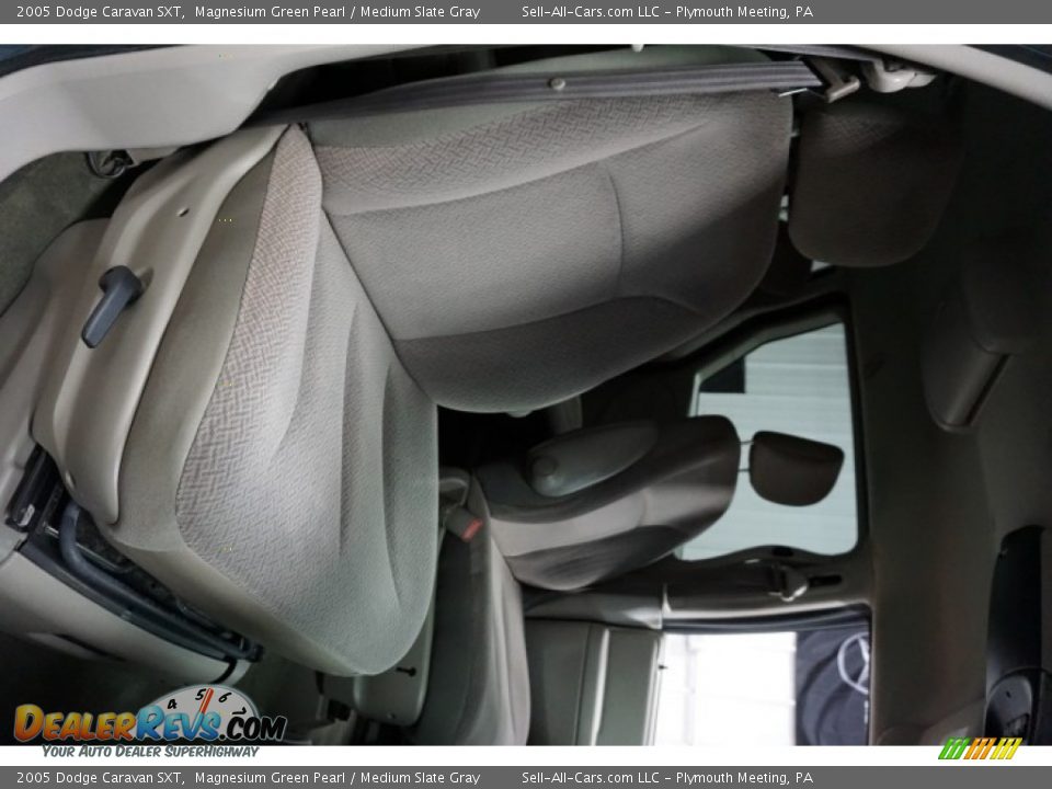 2005 Dodge Caravan SXT Magnesium Green Pearl / Medium Slate Gray Photo #18