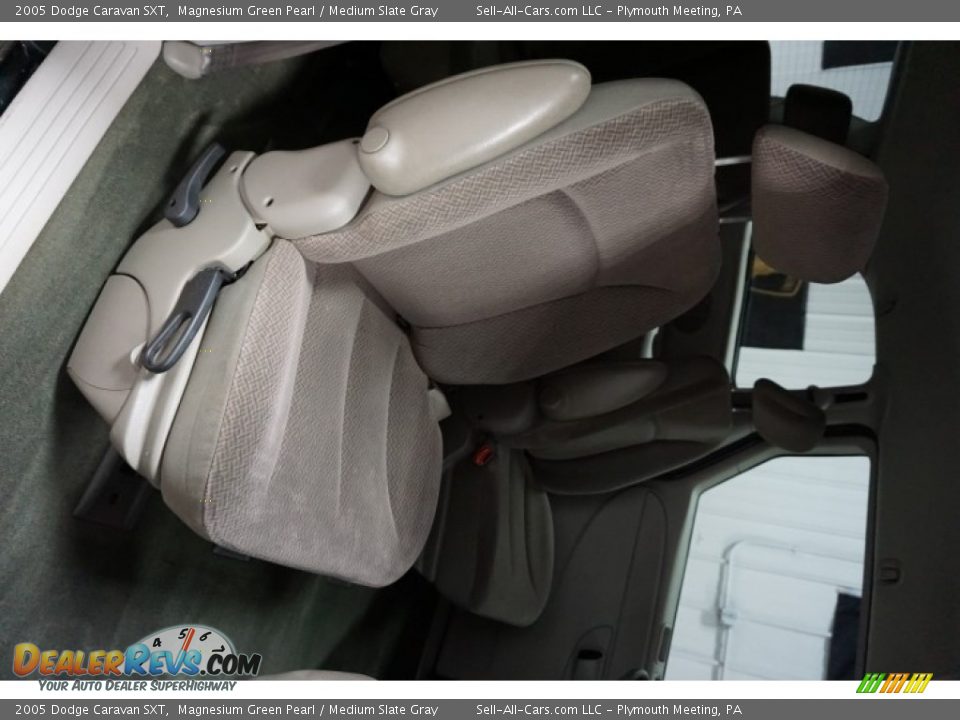 2005 Dodge Caravan SXT Magnesium Green Pearl / Medium Slate Gray Photo #19