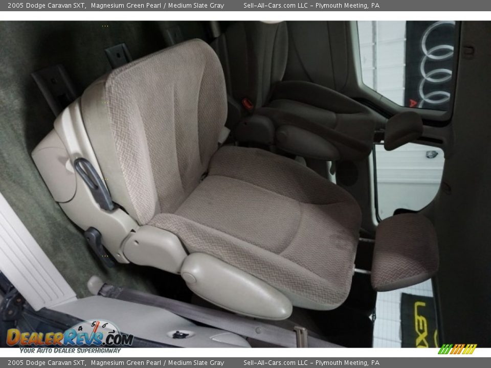 2005 Dodge Caravan SXT Magnesium Green Pearl / Medium Slate Gray Photo #24