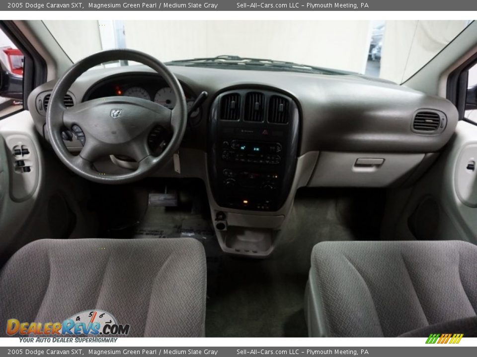 2005 Dodge Caravan SXT Magnesium Green Pearl / Medium Slate Gray Photo #28