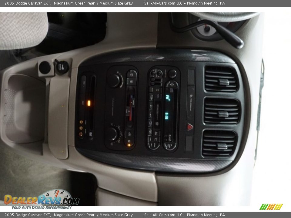 2005 Dodge Caravan SXT Magnesium Green Pearl / Medium Slate Gray Photo #29