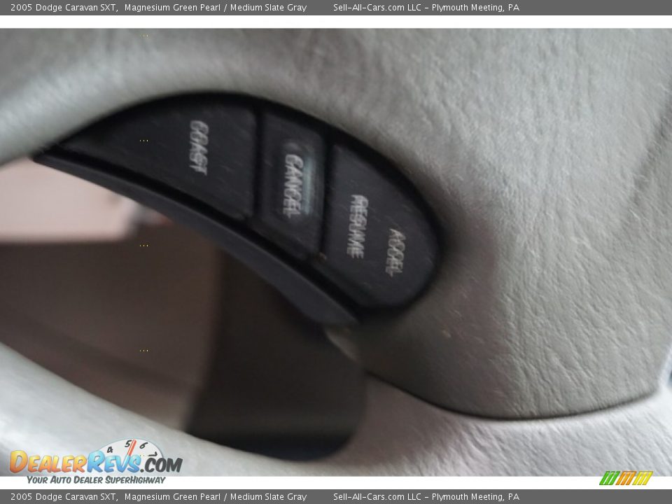2005 Dodge Caravan SXT Magnesium Green Pearl / Medium Slate Gray Photo #32