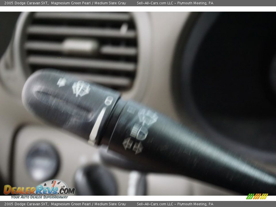 2005 Dodge Caravan SXT Magnesium Green Pearl / Medium Slate Gray Photo #33