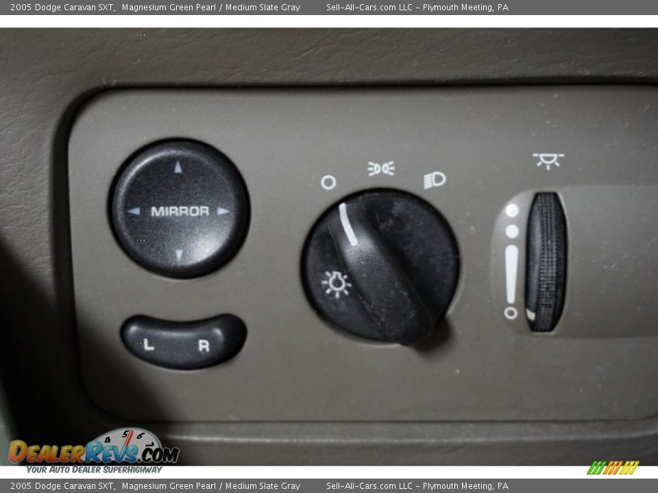 2005 Dodge Caravan SXT Magnesium Green Pearl / Medium Slate Gray Photo #35