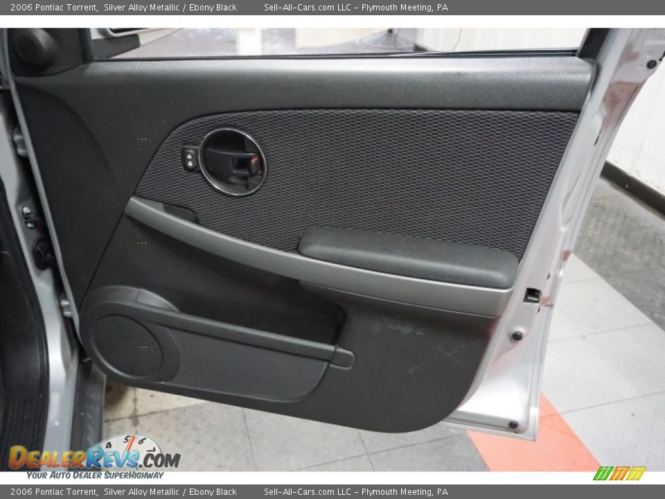 2006 Pontiac Torrent Silver Alloy Metallic / Ebony Black Photo #16