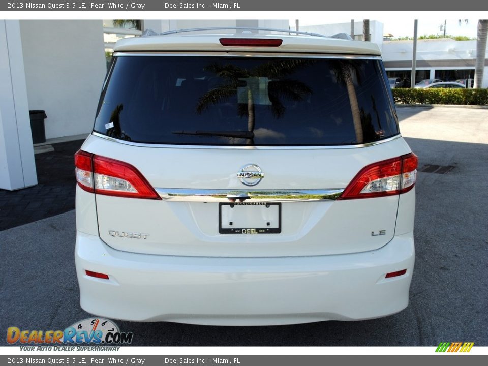 2013 Nissan Quest 3.5 LE Pearl White / Gray Photo #8