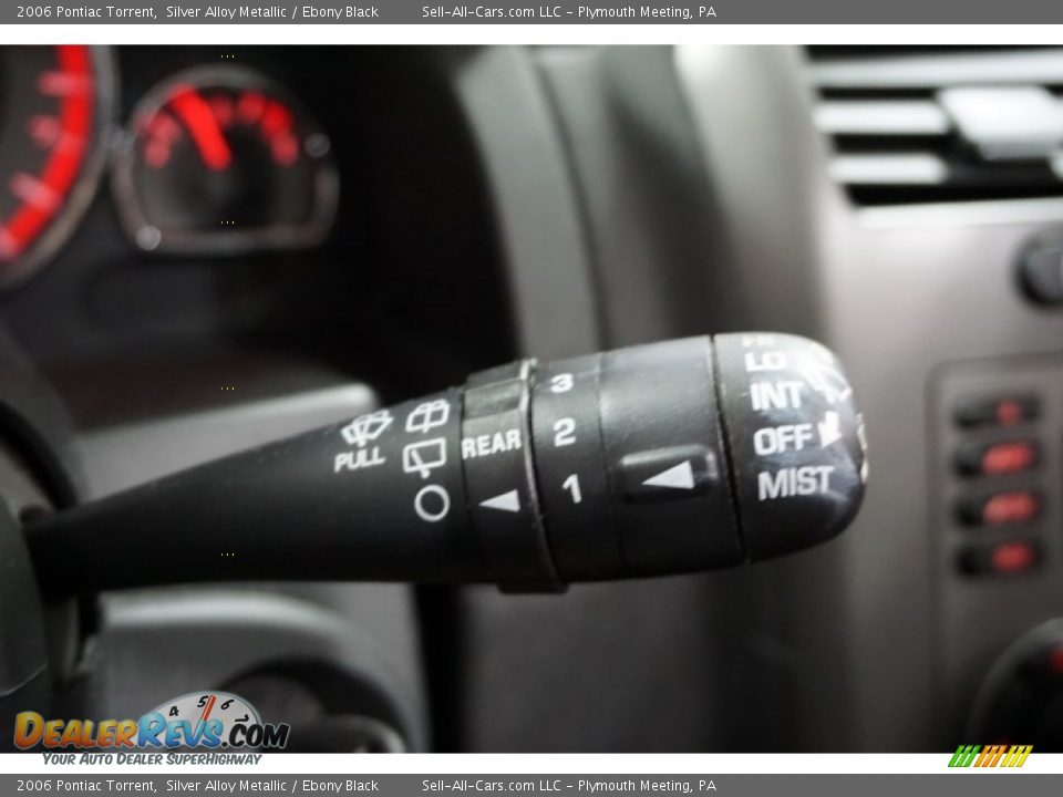 2006 Pontiac Torrent Silver Alloy Metallic / Ebony Black Photo #28
